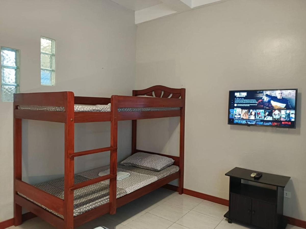 Villa Skanderbeg Guest House Puerto Princesa Ngoại thất bức ảnh