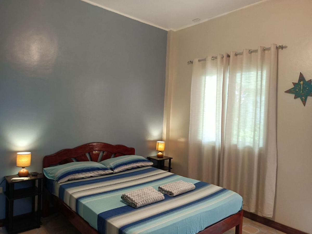 Villa Skanderbeg Guest House Puerto Princesa Ngoại thất bức ảnh