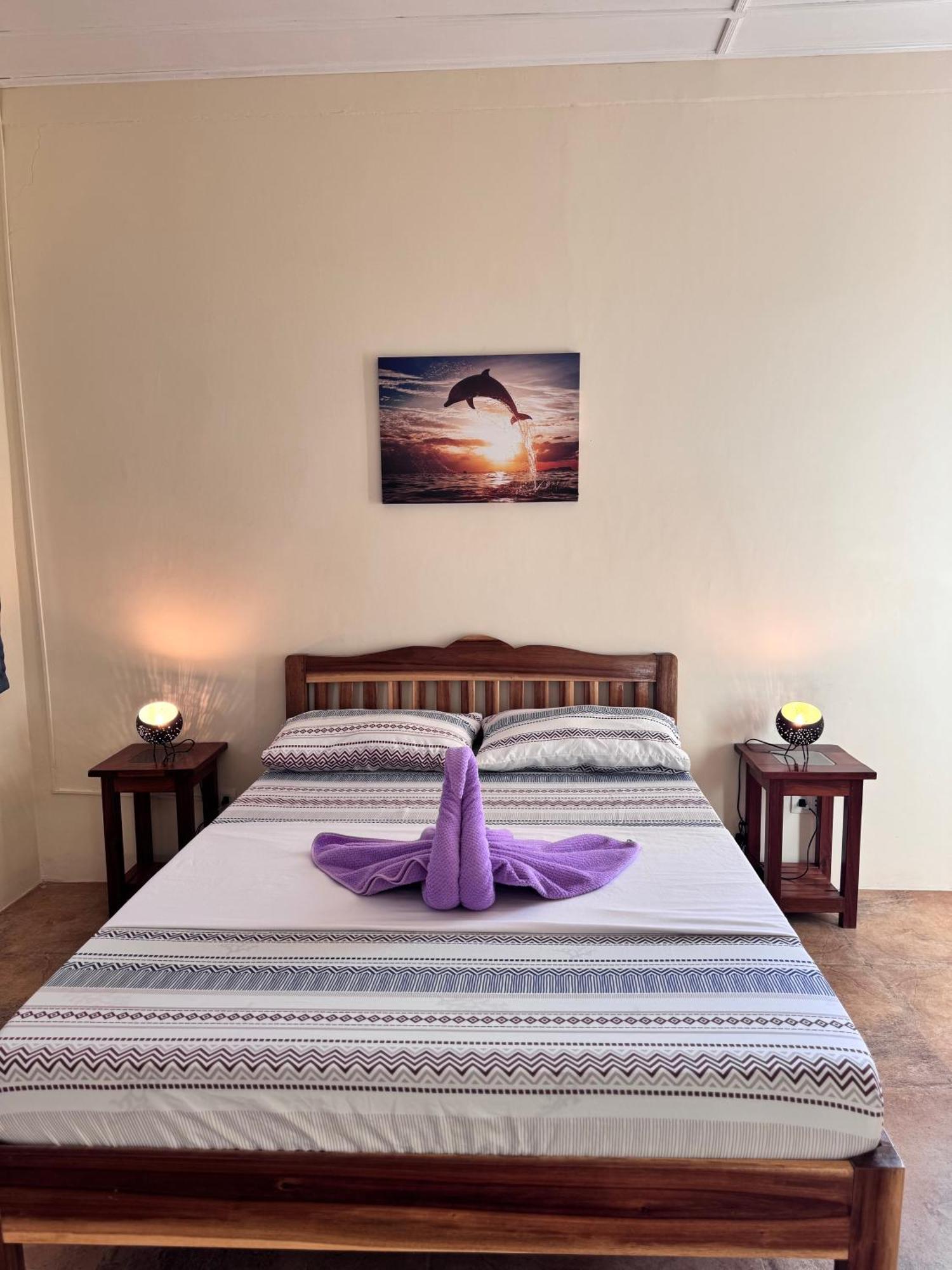 Villa Skanderbeg Guest House Puerto Princesa Ngoại thất bức ảnh