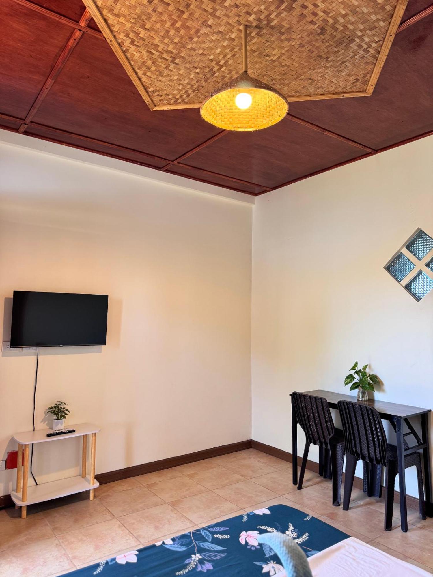 Villa Skanderbeg Guest House Puerto Princesa Ngoại thất bức ảnh