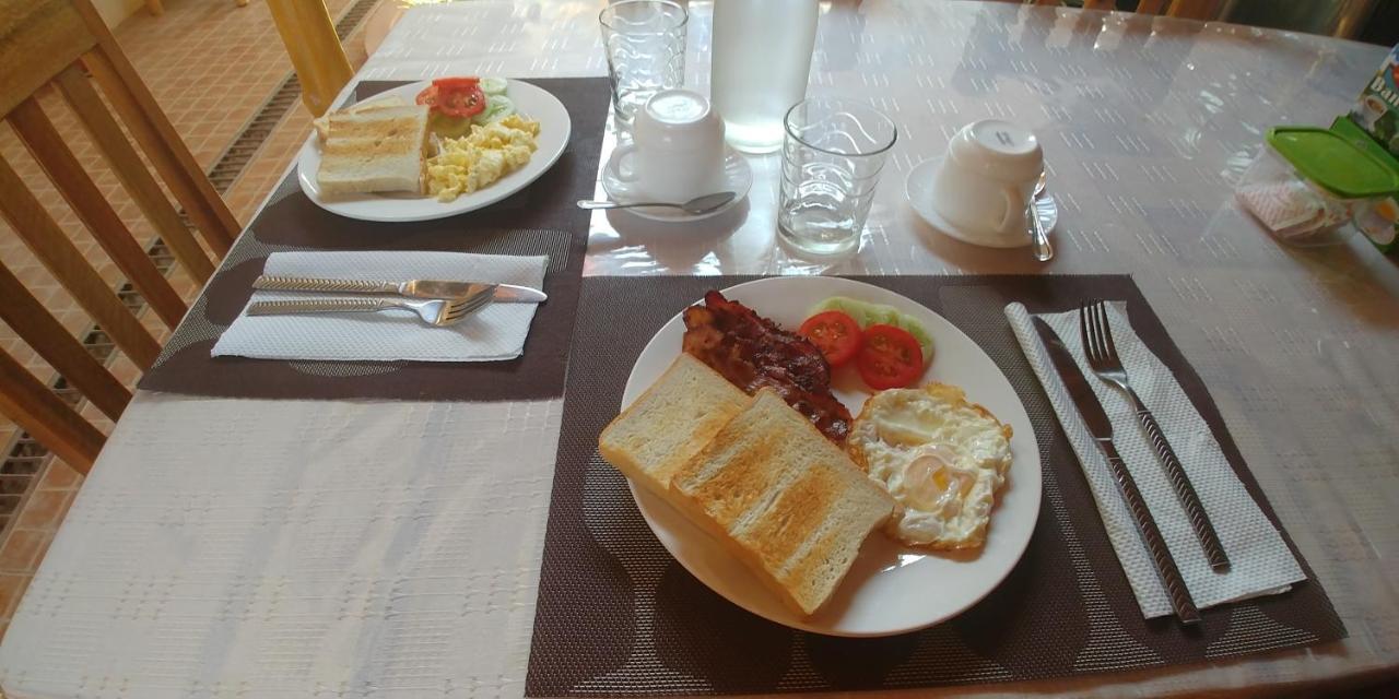 Villa Skanderbeg Guest House Puerto Princesa Ngoại thất bức ảnh