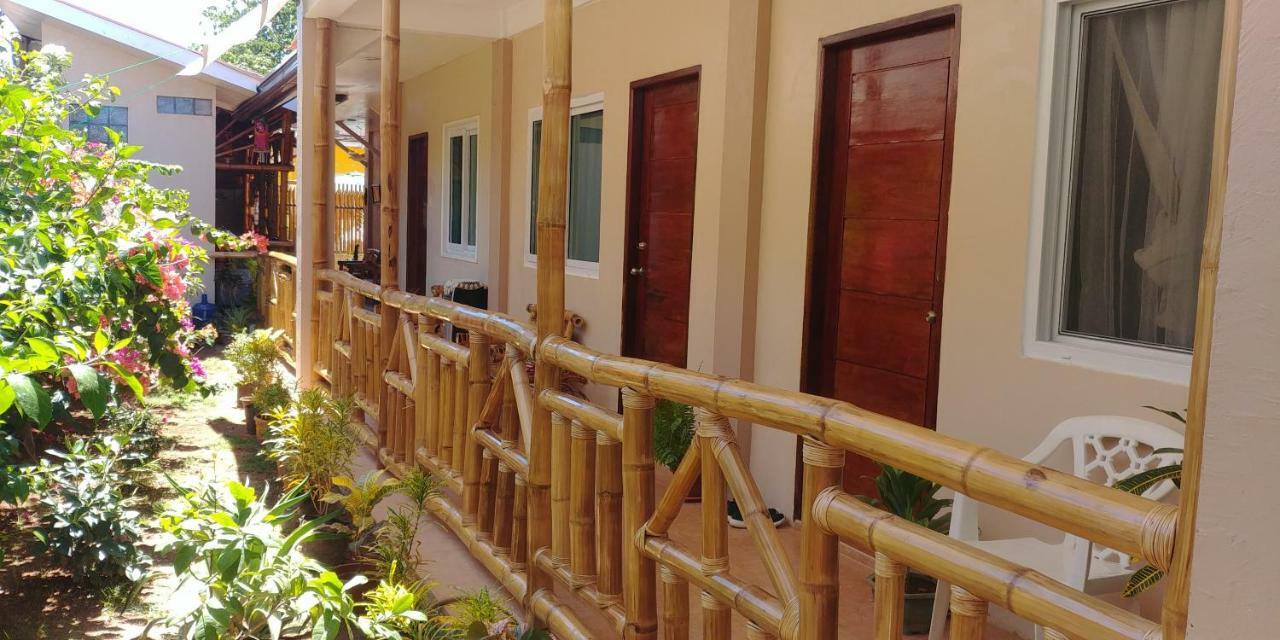 Villa Skanderbeg Guest House Puerto Princesa Ngoại thất bức ảnh